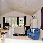 6 Person In Store Fuglede-by Traum *