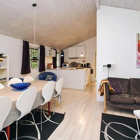 6 Person In Store Fuglede-by Traum * Store Fuglede